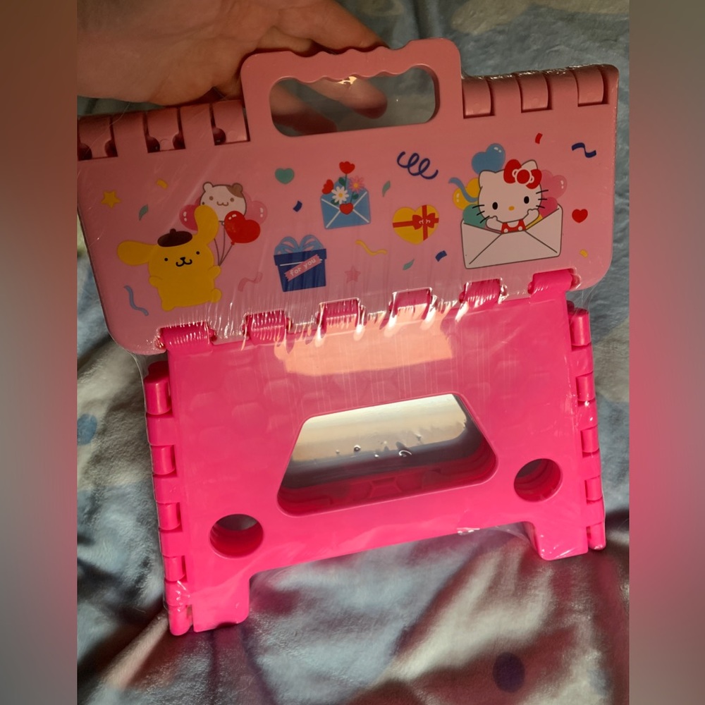 NEW HELLO KITTY & FRIENDS COLLAPSIBLE STOOL